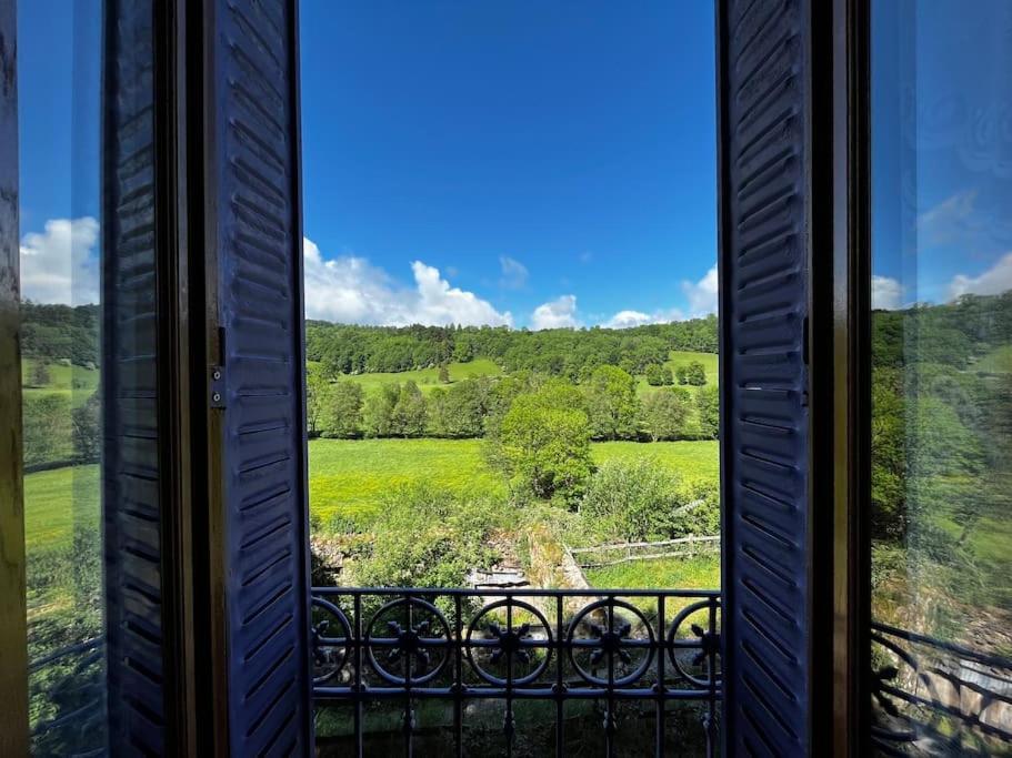 Gite A La Ferme Au Coeur De L'Auvergne Saint-Hippolyte  Exterior foto