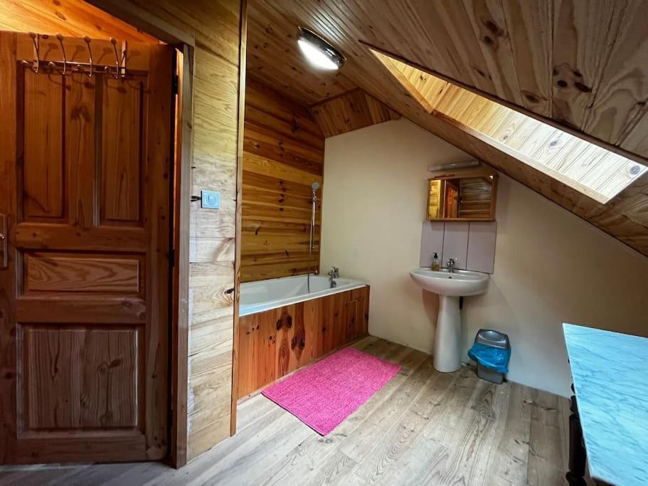 Gite A La Ferme Au Coeur De L'Auvergne Saint-Hippolyte  Exterior foto