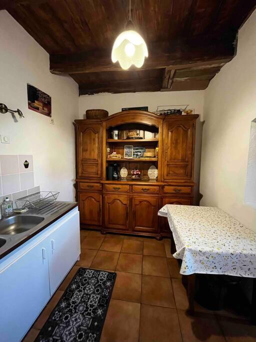 Gite A La Ferme Au Coeur De L'Auvergne Saint-Hippolyte  Exterior foto